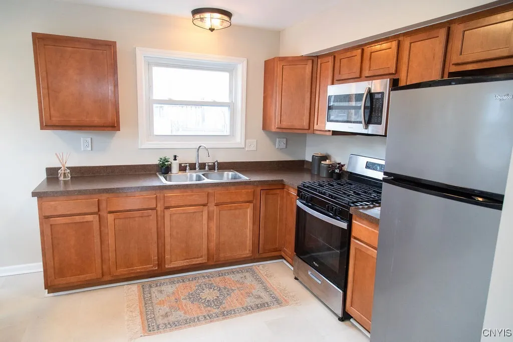 132 Fenton Street, Syracuse, New York 13204, Syracuse, New York 13204, 2 Bedrooms Bedrooms, 4 Rooms Rooms,1 BathroomBathrooms,Residential,For Sale,132 Fenton Street, Syracuse, New York 13204,S1629192