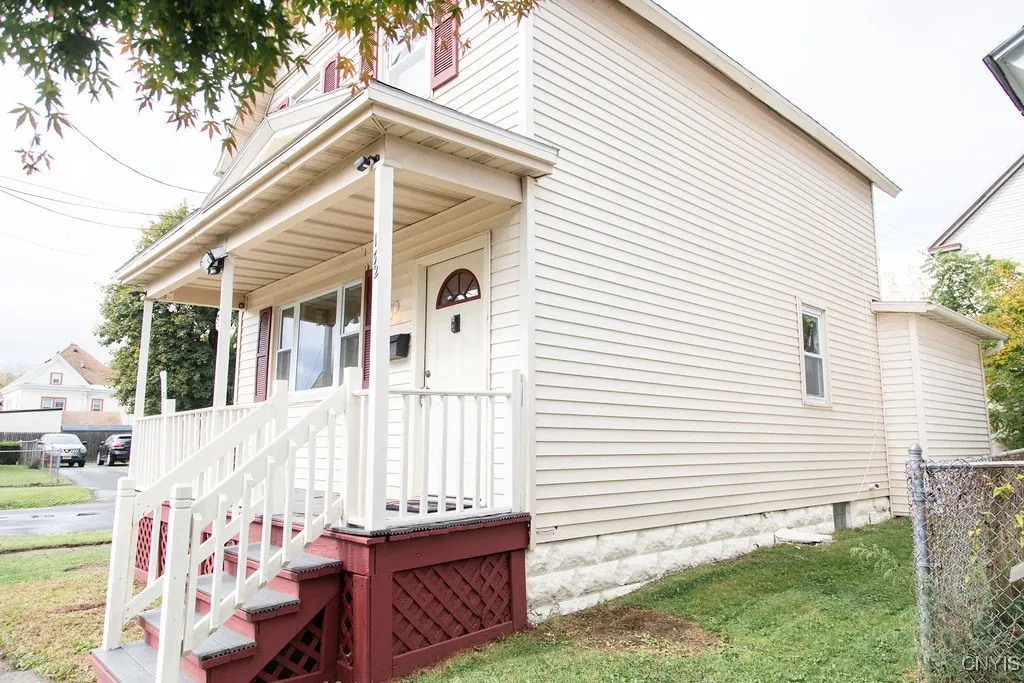 132 Fenton Street, Syracuse, New York 13204, Syracuse, New York 13204, 2 Bedrooms Bedrooms, 4 Rooms Rooms,1 BathroomBathrooms,Residential,For Sale,132 Fenton Street, Syracuse, New York 13204,S1629192