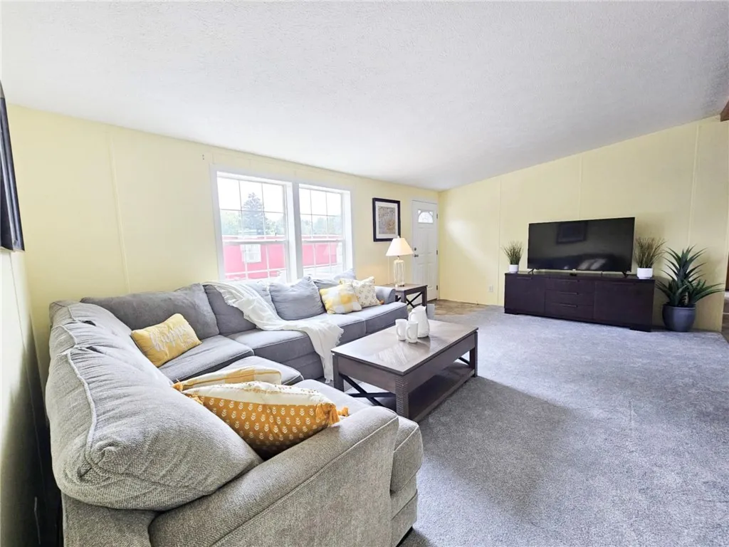 1612 Hennessey Rd #98, Ontario, New York 14519, Ontario, New York 14519, 4 Bedrooms Bedrooms, 6 Rooms Rooms,2 BathroomsBathrooms,Residential,For Sale,1612 Hennessey Rd #98, Ontario, New York 14519,R1628817