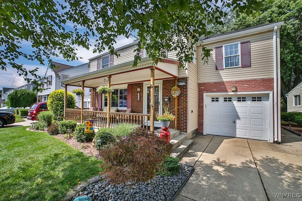126 Stoneleigh Avenue, Tonawanda, New York 14223, Tonawanda, New York 14223, 4 Bedrooms Bedrooms, 8 Rooms Rooms,2 BathroomsBathrooms,Residential,For Sale,126 Stoneleigh Avenue, Tonawanda, New York 14223,B1628198