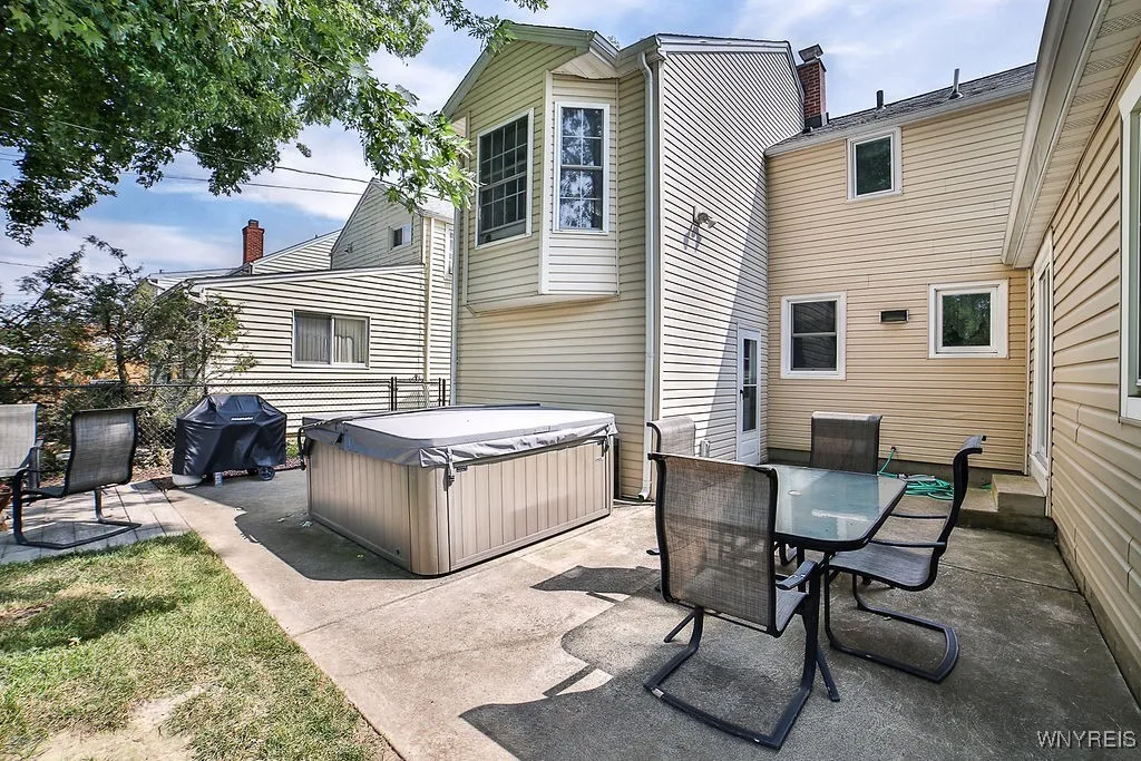 126 Stoneleigh Avenue, Tonawanda, New York 14223, Tonawanda, New York 14223, 4 Bedrooms Bedrooms, 8 Rooms Rooms,2 BathroomsBathrooms,Residential,For Sale,126 Stoneleigh Avenue, Tonawanda, New York 14223,B1628198
