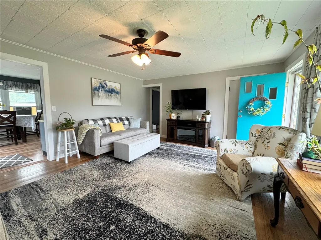 1257 Pennsylvania, Southport, New York 14871, Southport, New York 14871, 3 Bedrooms Bedrooms, 8 Rooms Rooms,1 BathroomBathrooms,Residential,For Sale,1257 Pennsylvania, Southport, New York 14871,R1629046