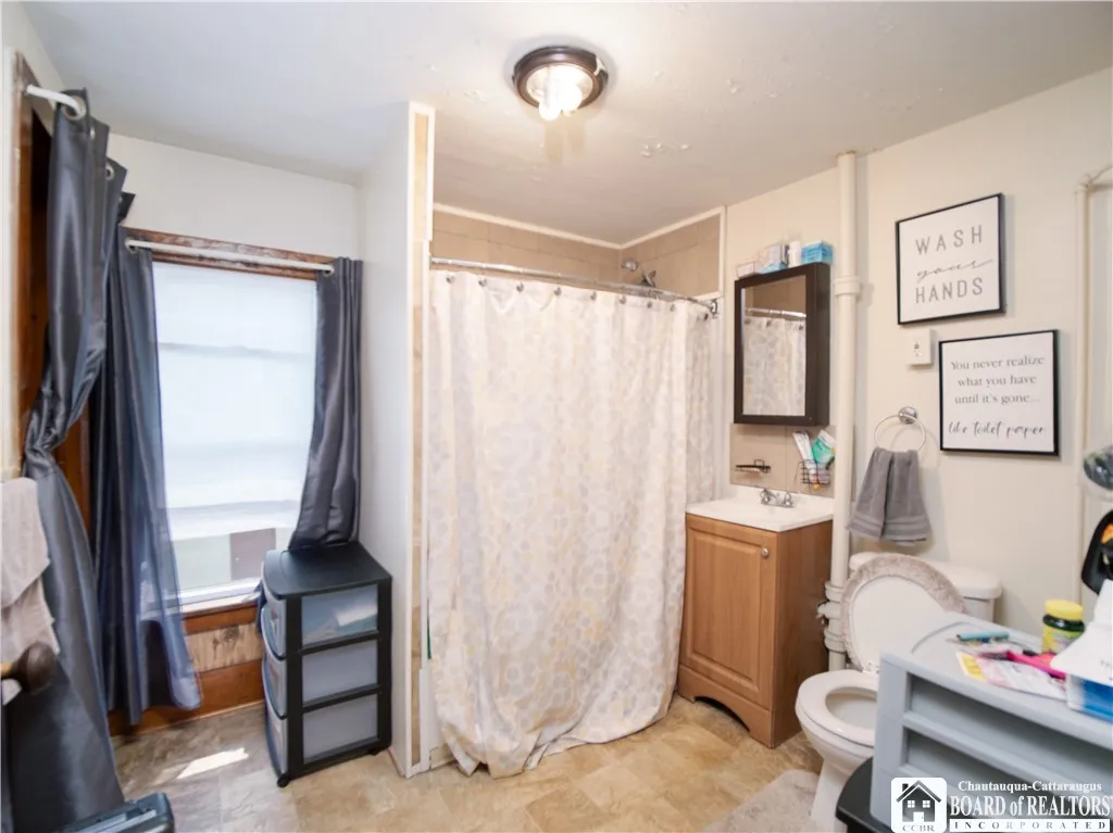 144 Lord Street, Dunkirk, New York 14048, Dunkirk, New York 14048, 4 Bedrooms Bedrooms, ,1 BathroomBathrooms,Residential,For Sale,144 Lord Street, Dunkirk, New York 14048,R1629377