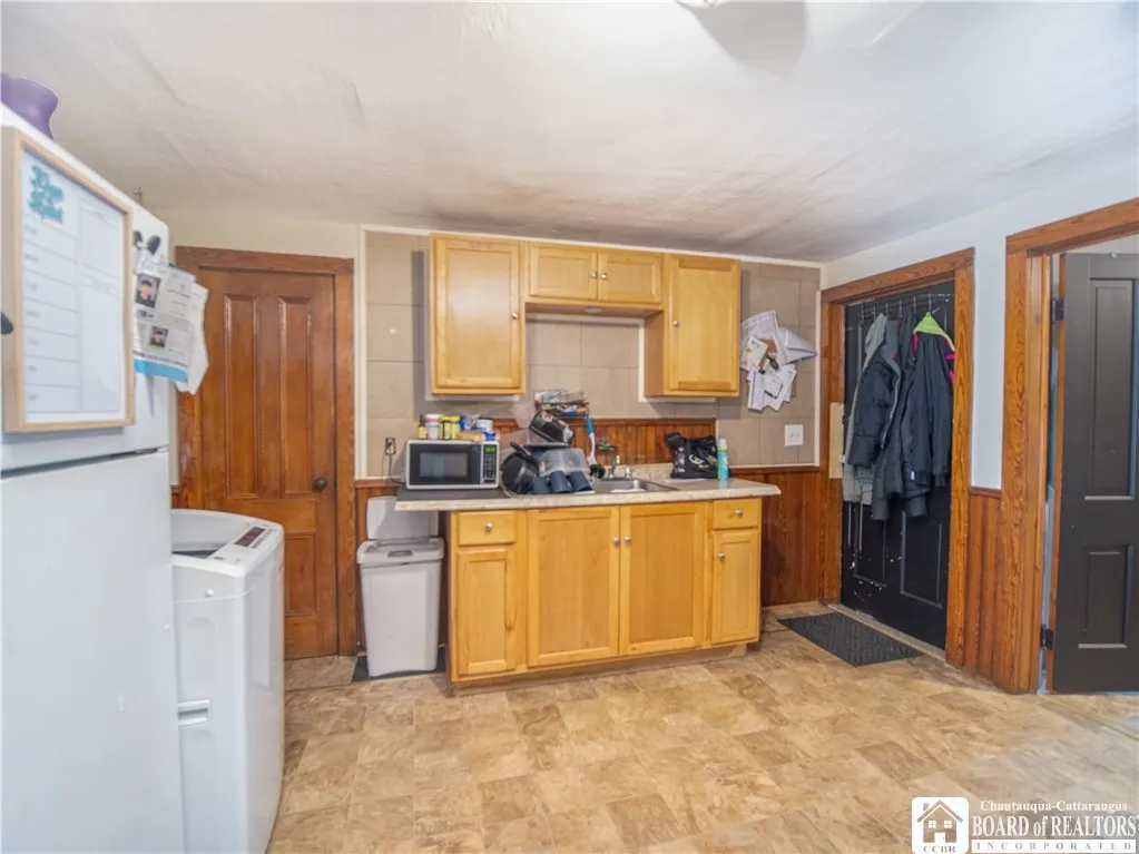 144 Lord Street, Dunkirk, New York 14048, Dunkirk, New York 14048, 4 Bedrooms Bedrooms, ,1 BathroomBathrooms,Residential,For Sale,144 Lord Street, Dunkirk, New York 14048,R1629377