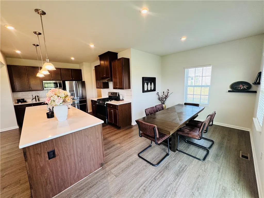 6016 Ivory Dr Drive, Farmington, New York 14425, Farmington, New York 14425, 4 Bedrooms Bedrooms, 7 Rooms Rooms,2 BathroomsBathrooms,Residential,For Sale,6016 Ivory Dr Drive, Farmington, New York 14425,R1629389