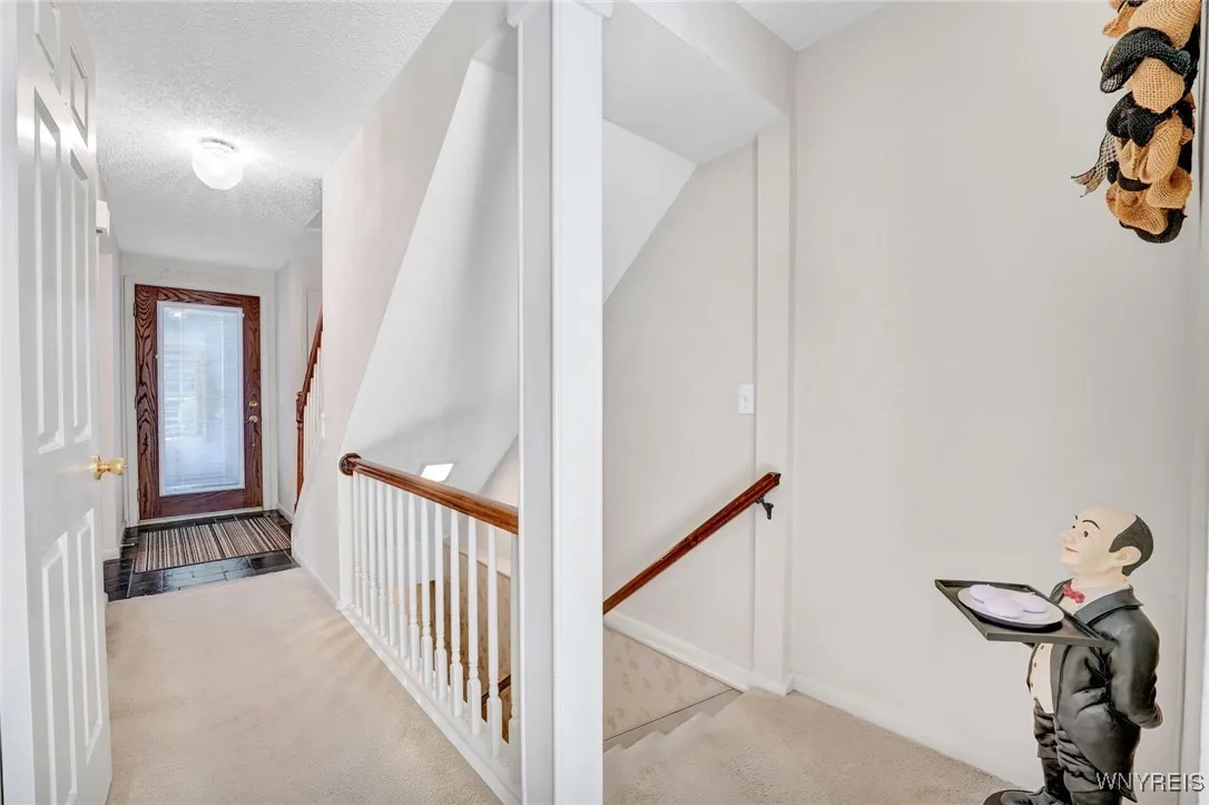 144 Stepping Stone Lane, Orchard Park, New York 14, Orchard Park, New York 14127, 3 Bedrooms Bedrooms, 8 Rooms Rooms,1 BathroomBathrooms,Residential,For Sale,144 Stepping Stone Lane, Orchard Park, New York 14,B1629193