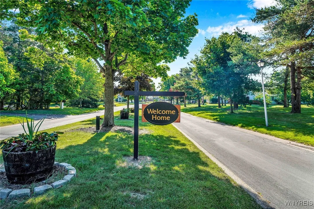 144 Stepping Stone Lane, Orchard Park, New York 14, Orchard Park, New York 14127, 3 Bedrooms Bedrooms, 8 Rooms Rooms,1 BathroomBathrooms,Residential,For Sale,144 Stepping Stone Lane, Orchard Park, New York 14,B1629193