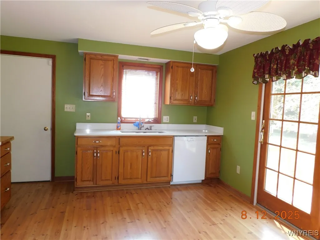 4174 Victorian Dr, Hamburg, New York 14075, Hamburg, New York 14075, 3 Bedrooms Bedrooms, 5 Rooms Rooms,1 BathroomBathrooms,Residential,For Sale,4174 Victorian Dr, Hamburg, New York 14075,0,B1628913