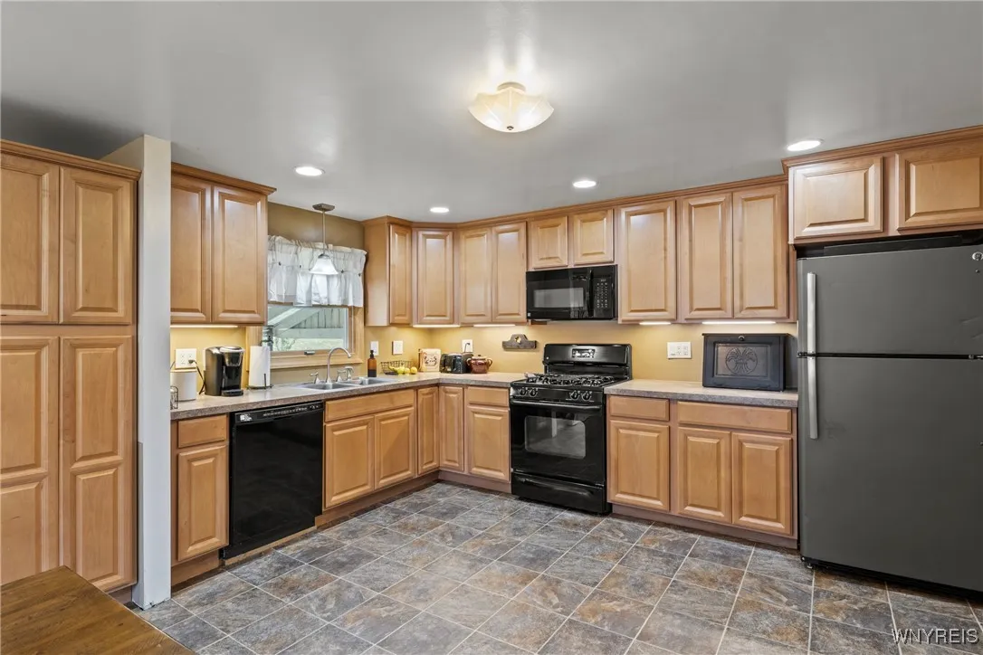 23 Saint John Street, Lancaster, New York 14086, Lancaster, New York 14086, 3 Bedrooms Bedrooms, 8 Rooms Rooms,1 BathroomBathrooms,Residential,Closed,23 Saint John Street, Lancaster, New York 14086,0,B1629376