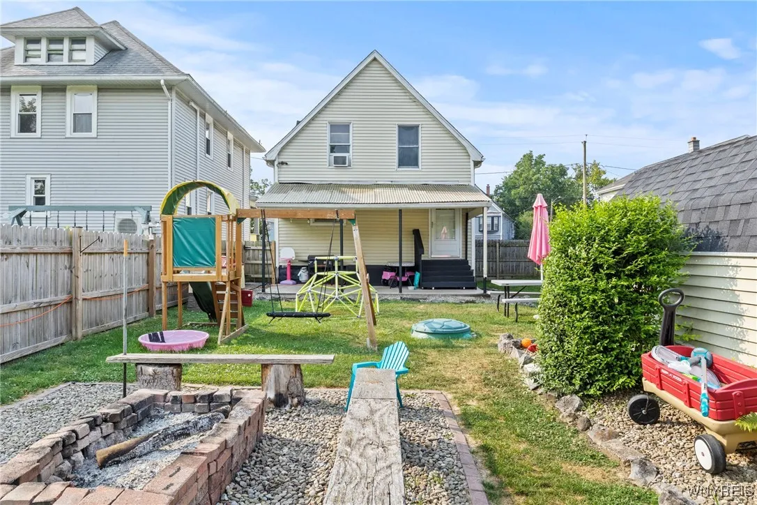 23 Saint John Street, Lancaster, New York 14086, Lancaster, New York 14086, 3 Bedrooms Bedrooms, 8 Rooms Rooms,1 BathroomBathrooms,Residential,Closed,23 Saint John Street, Lancaster, New York 14086,0,B1629376