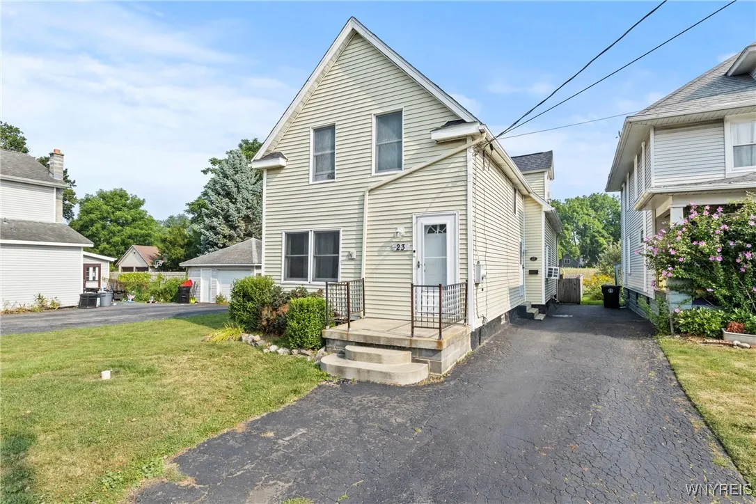 23 Saint John Street, Lancaster, New York 14086, Lancaster, New York 14086, 3 Bedrooms Bedrooms, 8 Rooms Rooms,1 BathroomBathrooms,Residential,Closed,23 Saint John Street, Lancaster, New York 14086,0,B1629376