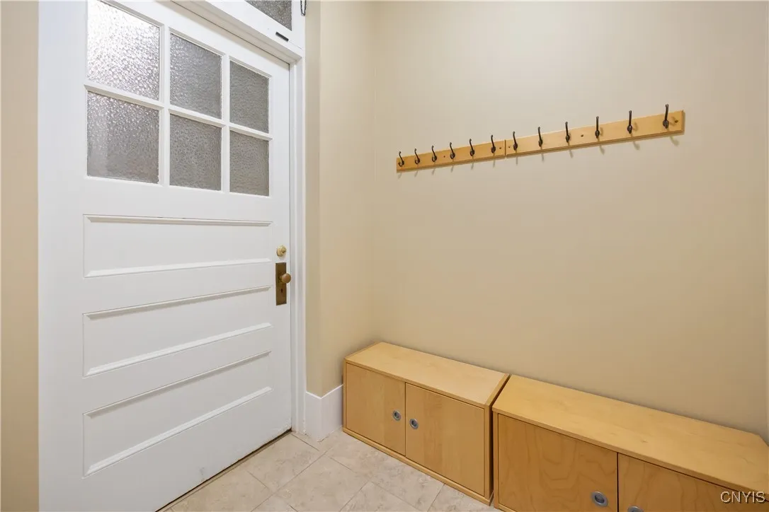 917 Madison Street 5, Syracuse, New York 13210, Syracuse, New York 13210, 2 Bedrooms Bedrooms, 6 Rooms Rooms,1 BathroomBathrooms,Residential,Closed,917 Madison Street 5, Syracuse, New York 13210,0,S1628519