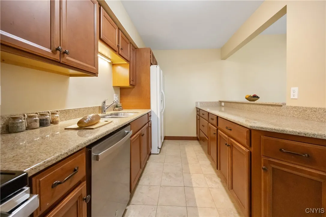 917 Madison Street 5, Syracuse, New York 13210, Syracuse, New York 13210, 2 Bedrooms Bedrooms, 6 Rooms Rooms,1 BathroomBathrooms,Residential,Closed,917 Madison Street 5, Syracuse, New York 13210,0,S1628519