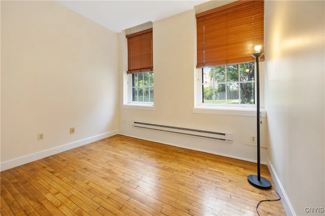 917 Madison Street 5, Syracuse, New York 13210, Syracuse, New York 13210, 2 Bedrooms Bedrooms, 6 Rooms Rooms,1 BathroomBathrooms,Residential,Closed,917 Madison Street 5, Syracuse, New York 13210,0,S1628519