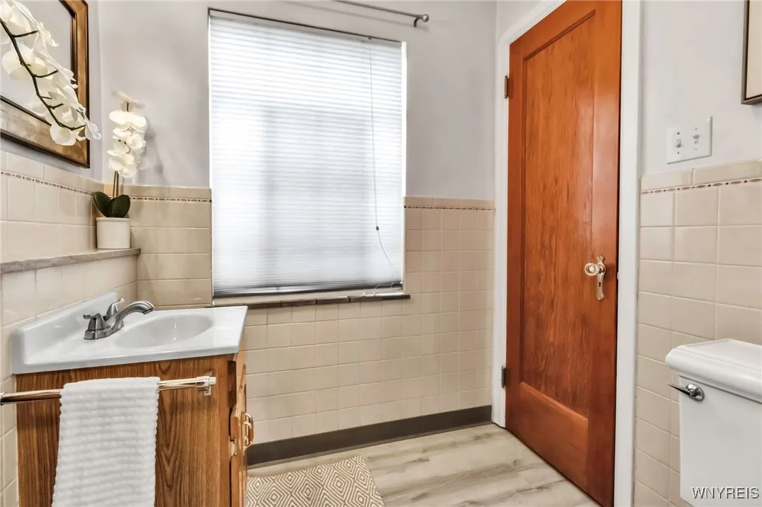 96 Amherstdale Road, Amherst, New York 14226, Amherst, New York 14226, 3 Bedrooms Bedrooms, 6 Rooms Rooms,1 BathroomBathrooms,Residential,Closed,96 Amherstdale Road, Amherst, New York 14226,0,B1627904