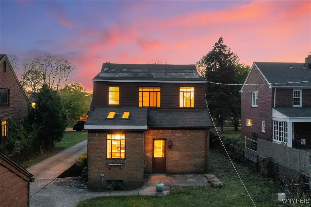 96 Amherstdale Road, Amherst, New York 14226, Amherst, New York 14226, 3 Bedrooms Bedrooms, 6 Rooms Rooms,1 BathroomBathrooms,Residential,Closed,96 Amherstdale Road, Amherst, New York 14226,0,B1627904