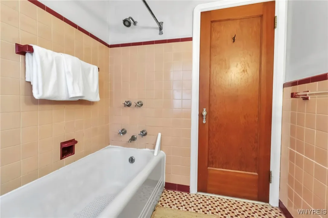 96 Amherstdale Road, Amherst, New York 14226, Amherst, New York 14226, 3 Bedrooms Bedrooms, 6 Rooms Rooms,1 BathroomBathrooms,Residential,Closed,96 Amherstdale Road, Amherst, New York 14226,0,B1627904