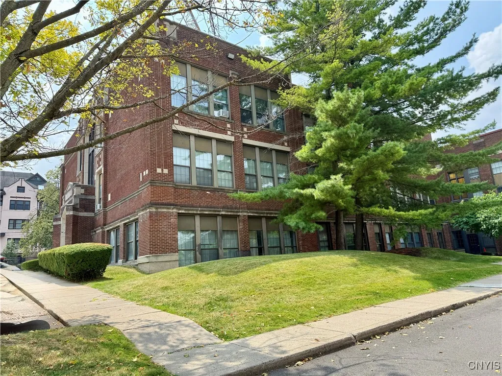 917 Madison Street Unit #009, Syracuse, New York 1, Syracuse, New York 13210, 1 Bedroom Bedrooms, 4 Rooms Rooms,1 BathroomBathrooms,Residential,Closed,917 Madison Street Unit #009, Syracuse, New York 1,0,S1629207