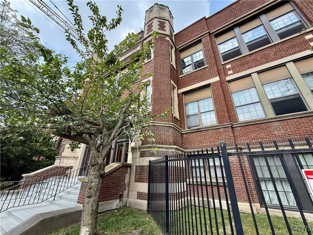 917 Madison Street Unit #009, Syracuse, New York 1, Syracuse, New York 13210, 1 Bedroom Bedrooms, 4 Rooms Rooms,1 BathroomBathrooms,Residential,Closed,917 Madison Street Unit #009, Syracuse, New York 1,0,S1629207