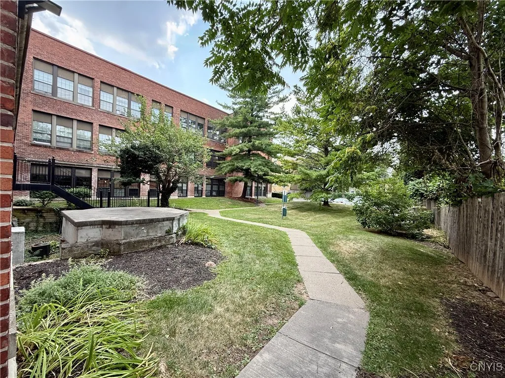 917 Madison Street Unit #009, Syracuse, New York 1, Syracuse, New York 13210, 1 Bedroom Bedrooms, 4 Rooms Rooms,1 BathroomBathrooms,Residential,Closed,917 Madison Street Unit #009, Syracuse, New York 1,0,S1629207