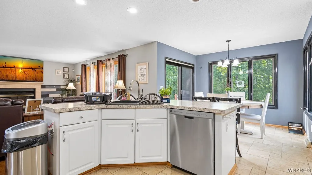 3479 Parkwood Commons, Hamburg, New York 14075, Hamburg, New York 14075, 4 Bedrooms Bedrooms, 9 Rooms Rooms,2 BathroomsBathrooms,Residential,For Sale,3479 Parkwood Commons, Hamburg, New York 14075,B1629211