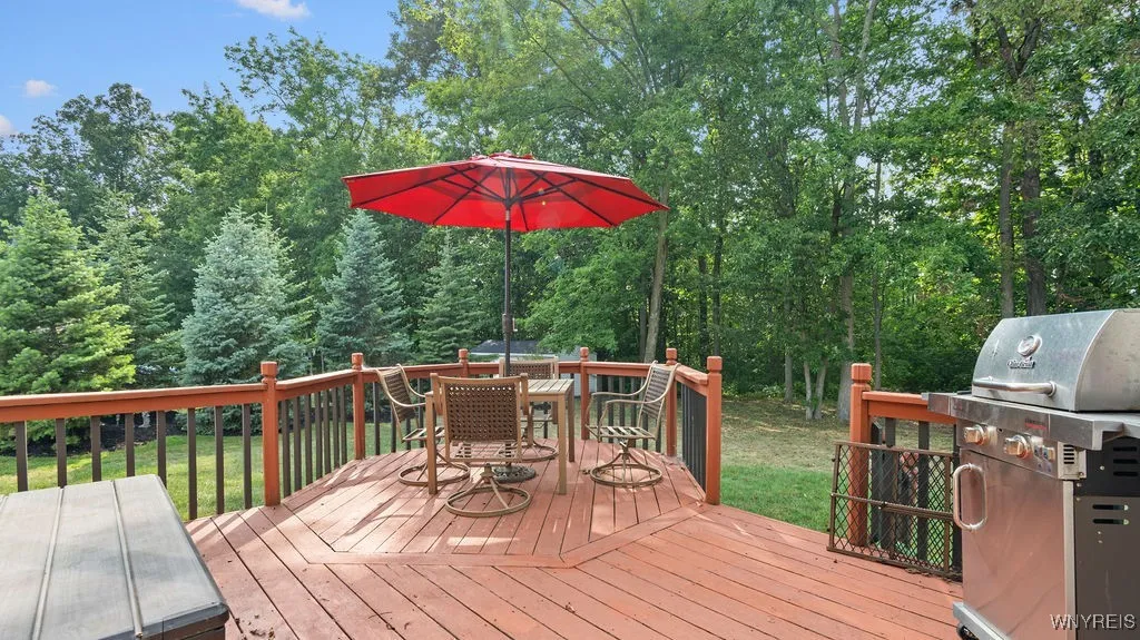 3479 Parkwood Commons, Hamburg, New York 14075, Hamburg, New York 14075, 4 Bedrooms Bedrooms, 9 Rooms Rooms,2 BathroomsBathrooms,Residential,For Sale,3479 Parkwood Commons, Hamburg, New York 14075,B1629211