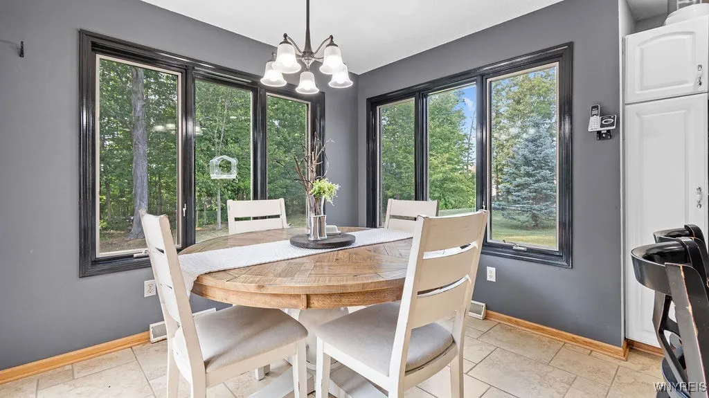 3479 Parkwood Commons, Hamburg, New York 14075, Hamburg, New York 14075, 4 Bedrooms Bedrooms, 9 Rooms Rooms,2 BathroomsBathrooms,Residential,For Sale,3479 Parkwood Commons, Hamburg, New York 14075,B1629211
