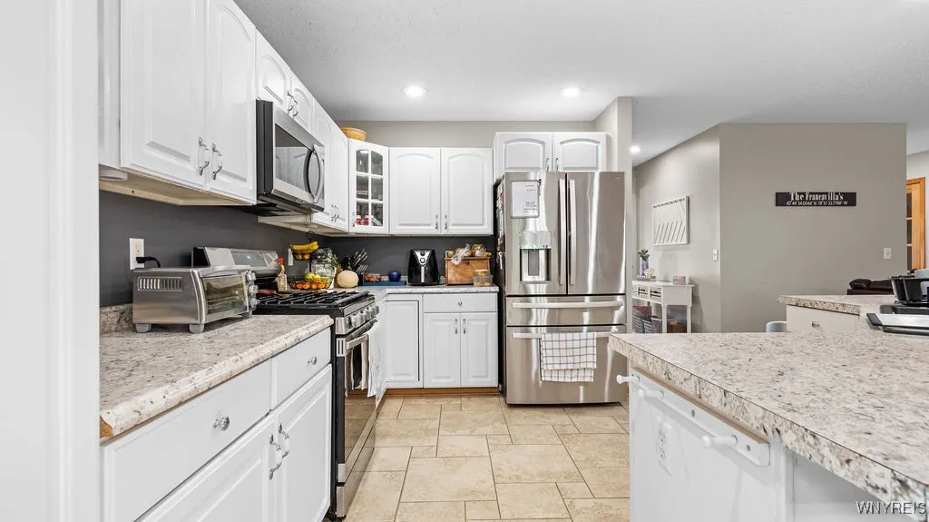 3479 Parkwood Commons, Hamburg, New York 14075, Hamburg, New York 14075, 4 Bedrooms Bedrooms, 9 Rooms Rooms,2 BathroomsBathrooms,Residential,For Sale,3479 Parkwood Commons, Hamburg, New York 14075,B1629211
