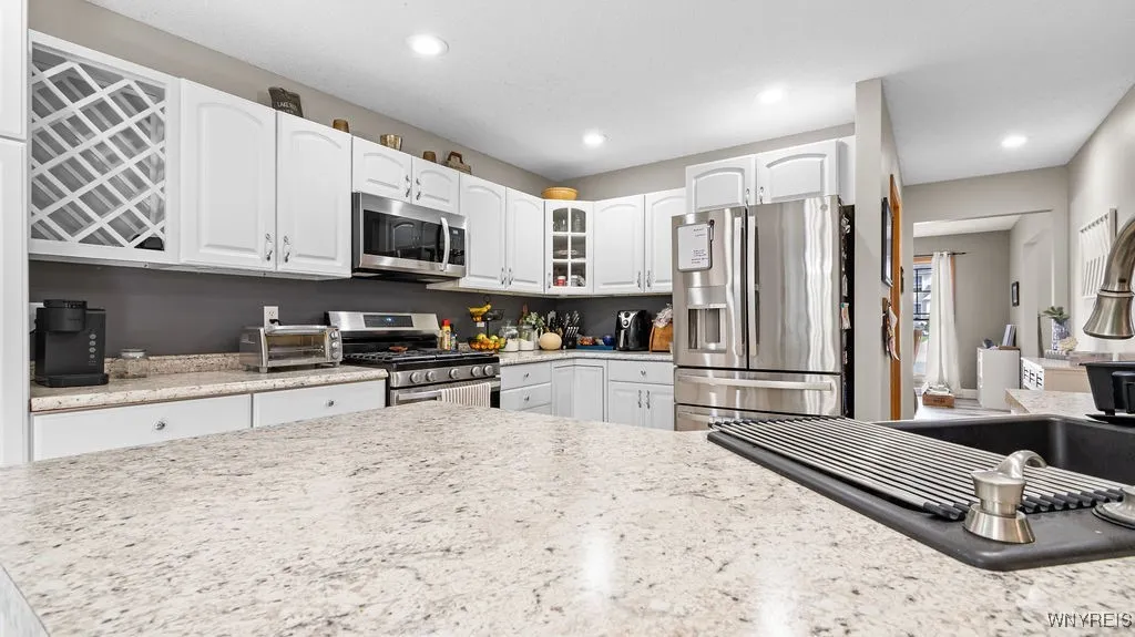 3479 Parkwood Commons, Hamburg, New York 14075, Hamburg, New York 14075, 4 Bedrooms Bedrooms, 9 Rooms Rooms,2 BathroomsBathrooms,Residential,For Sale,3479 Parkwood Commons, Hamburg, New York 14075,B1629211