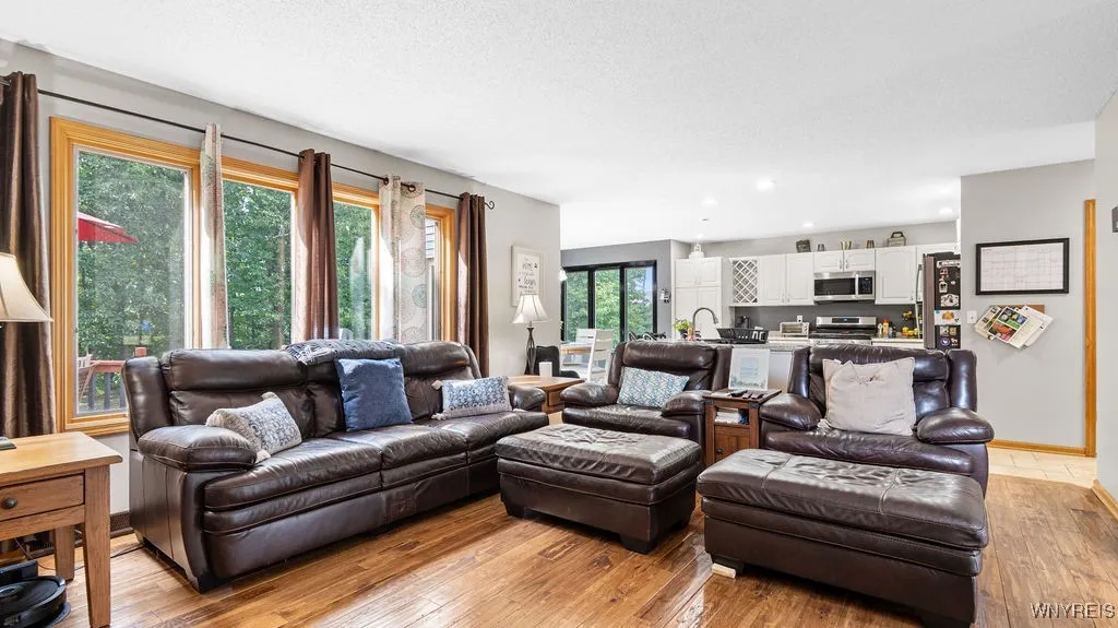 3479 Parkwood Commons, Hamburg, New York 14075, Hamburg, New York 14075, 4 Bedrooms Bedrooms, 9 Rooms Rooms,2 BathroomsBathrooms,Residential,For Sale,3479 Parkwood Commons, Hamburg, New York 14075,B1629211