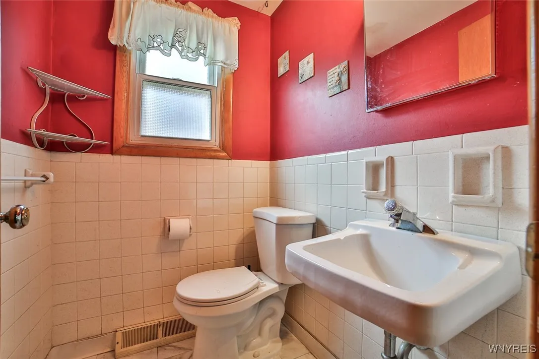 4889 Harlem Road, Amherst, New York 14226, Amherst, New York 14226, 6 Bedrooms Bedrooms, ,2 BathroomsBathrooms,Residential,Closed,4889 Harlem Road, Amherst, New York 14226,0,B1629447