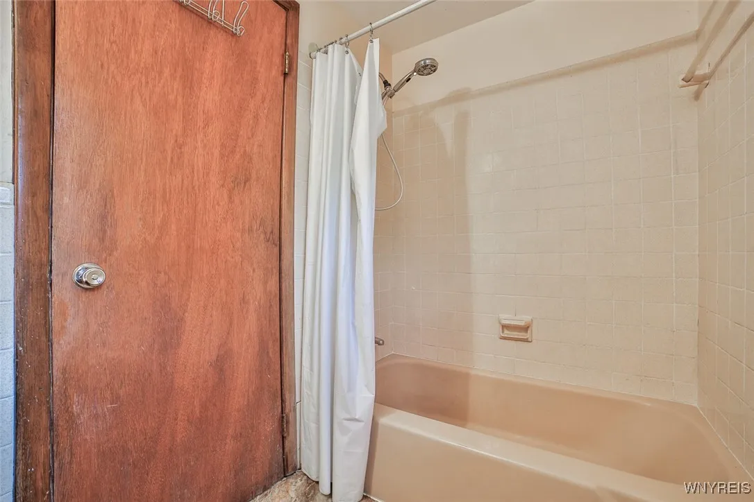 4889 Harlem Road, Amherst, New York 14226, Amherst, New York 14226, 6 Bedrooms Bedrooms, ,2 BathroomsBathrooms,Residential,Closed,4889 Harlem Road, Amherst, New York 14226,0,B1629447