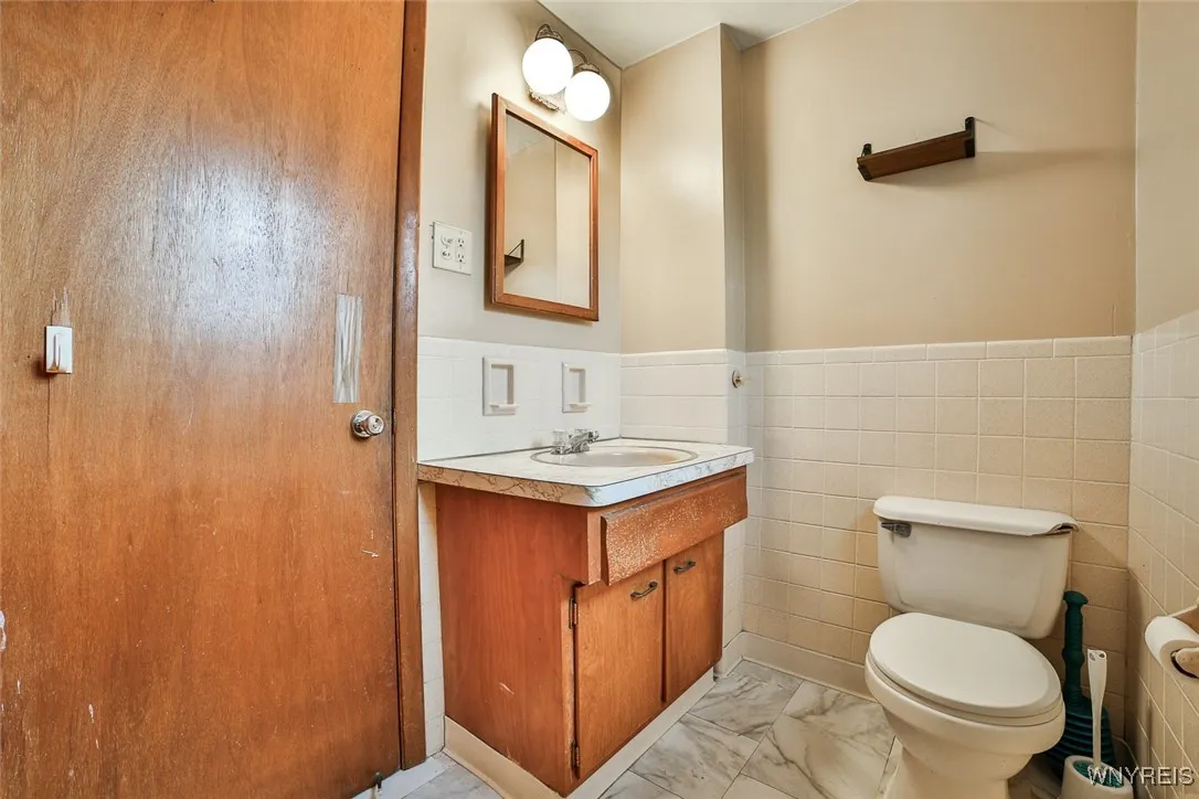 4889 Harlem Road, Amherst, New York 14226, Amherst, New York 14226, 6 Bedrooms Bedrooms, ,2 BathroomsBathrooms,Residential,Closed,4889 Harlem Road, Amherst, New York 14226,0,B1629447