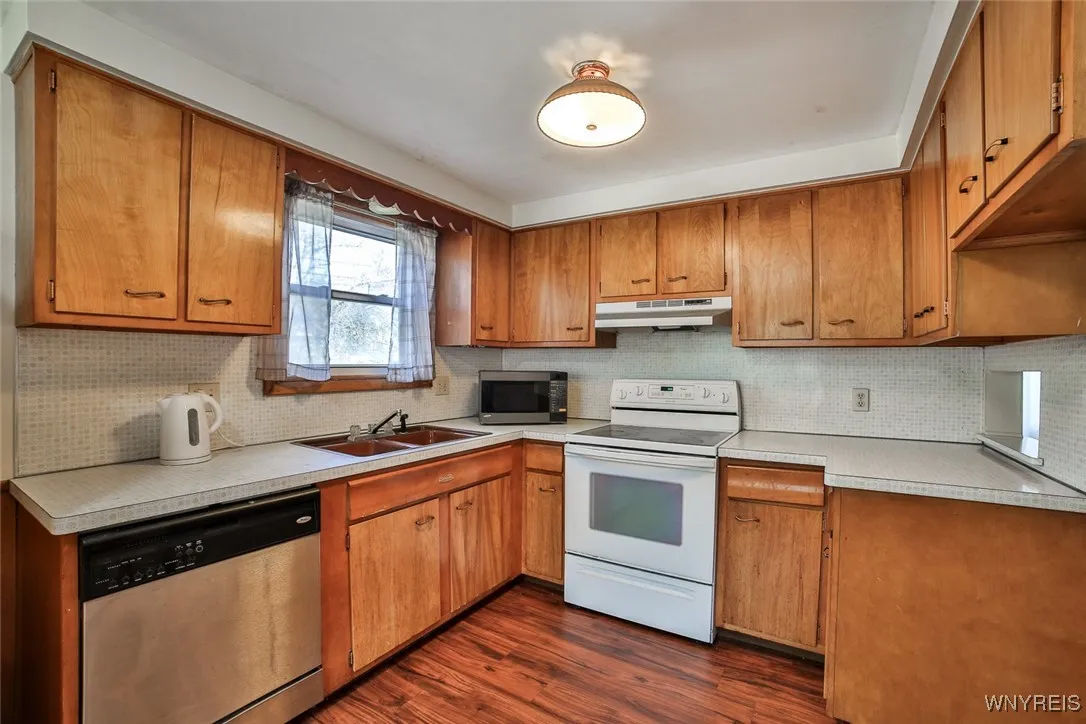 4889 Harlem Road, Amherst, New York 14226, Amherst, New York 14226, 6 Bedrooms Bedrooms, ,2 BathroomsBathrooms,Residential,Closed,4889 Harlem Road, Amherst, New York 14226,0,B1629447