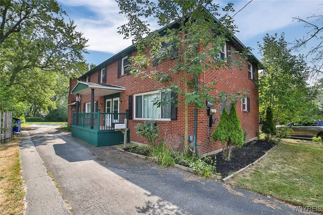 4889 Harlem Road, Amherst, New York 14226, Amherst, New York 14226, 6 Bedrooms Bedrooms, ,2 BathroomsBathrooms,Residential,Closed,4889 Harlem Road, Amherst, New York 14226,0,B1629447