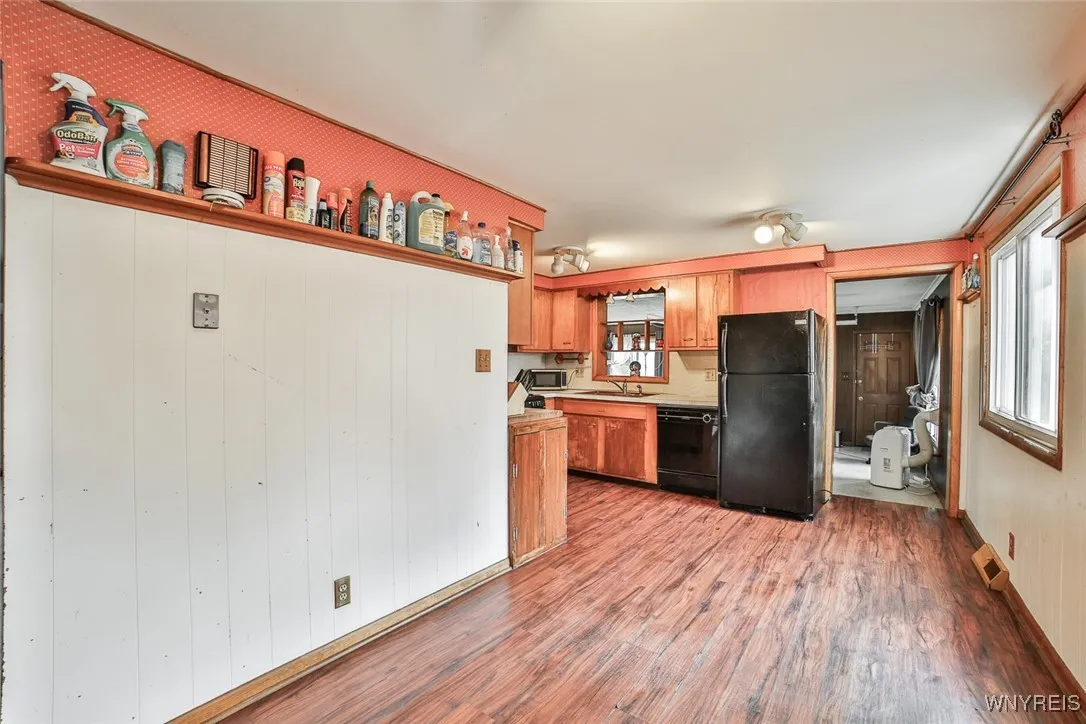 4889 Harlem Road, Amherst, New York 14226, Amherst, New York 14226, 6 Bedrooms Bedrooms, ,2 BathroomsBathrooms,Residential,Closed,4889 Harlem Road, Amherst, New York 14226,0,B1629447