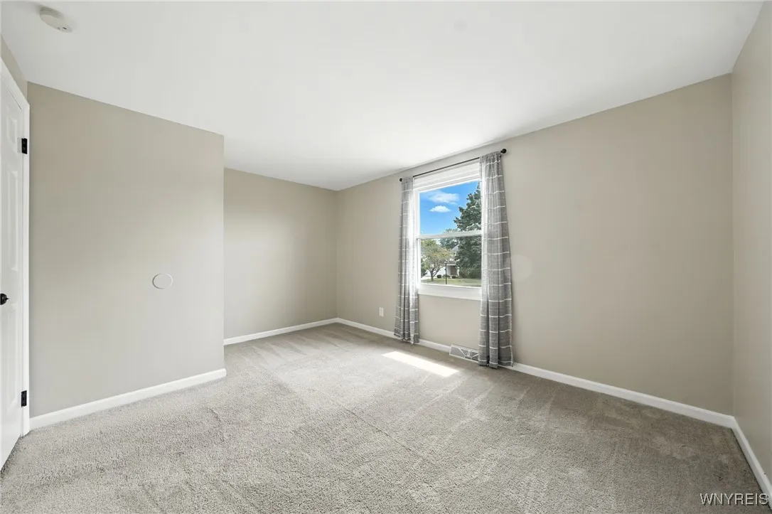 292 Oakbrook Drive, Amherst, New York 14221, Amherst, New York 14221, 3 Bedrooms Bedrooms, 11 Rooms Rooms,2 BathroomsBathrooms,Residential,Closed,292 Oakbrook Drive, Amherst, New York 14221,0,B1629356