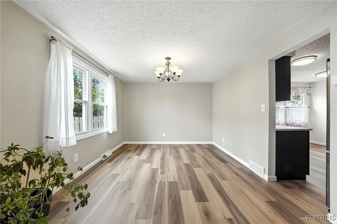 292 Oakbrook Drive, Amherst, New York 14221, Amherst, New York 14221, 3 Bedrooms Bedrooms, 11 Rooms Rooms,2 BathroomsBathrooms,Residential,Closed,292 Oakbrook Drive, Amherst, New York 14221,0,B1629356