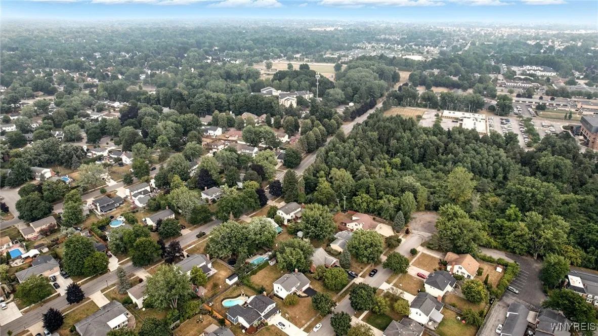 292 Oakbrook Drive, Amherst, New York 14221, Amherst, New York 14221, 3 Bedrooms Bedrooms, 11 Rooms Rooms,2 BathroomsBathrooms,Residential,Closed,292 Oakbrook Drive, Amherst, New York 14221,0,B1629356