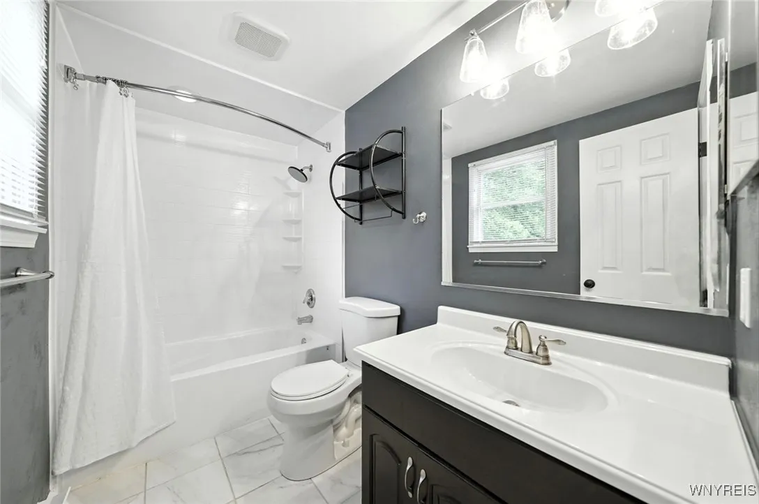 292 Oakbrook Drive, Amherst, New York 14221, Amherst, New York 14221, 3 Bedrooms Bedrooms, 11 Rooms Rooms,2 BathroomsBathrooms,Residential,Closed,292 Oakbrook Drive, Amherst, New York 14221,0,B1629356