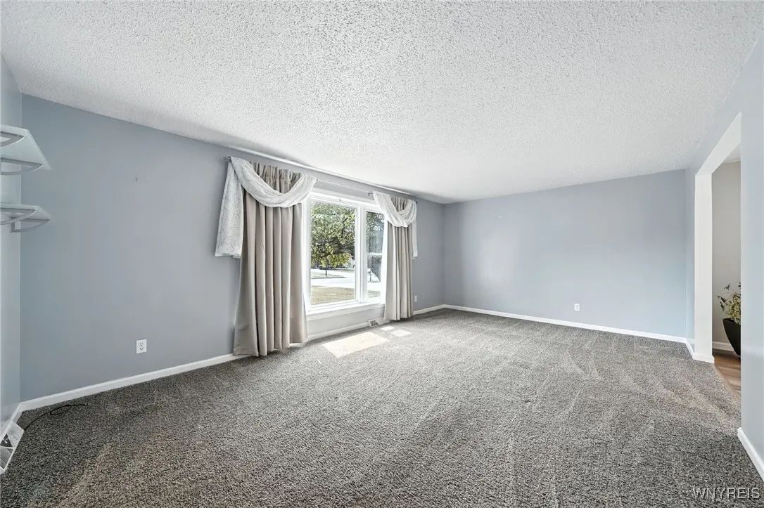 292 Oakbrook Drive, Amherst, New York 14221, Amherst, New York 14221, 3 Bedrooms Bedrooms, 11 Rooms Rooms,2 BathroomsBathrooms,Residential,Closed,292 Oakbrook Drive, Amherst, New York 14221,0,B1629356