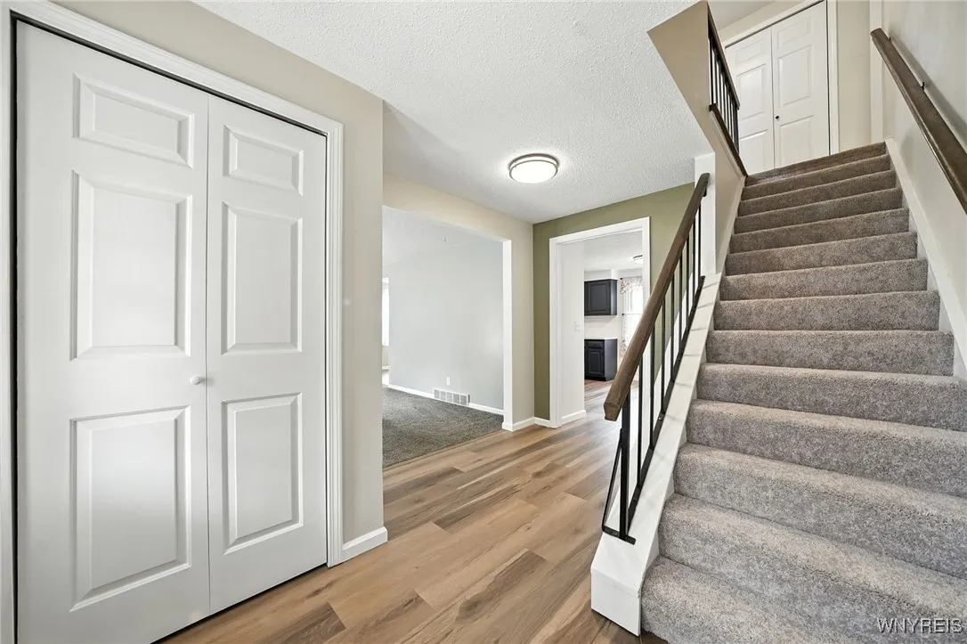 292 Oakbrook Drive, Amherst, New York 14221, Amherst, New York 14221, 3 Bedrooms Bedrooms, 11 Rooms Rooms,2 BathroomsBathrooms,Residential,Closed,292 Oakbrook Drive, Amherst, New York 14221,0,B1629356