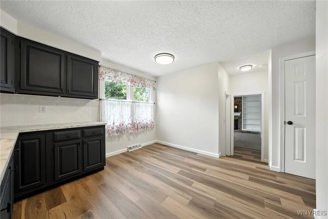 292 Oakbrook Drive, Amherst, New York 14221, Amherst, New York 14221, 3 Bedrooms Bedrooms, 11 Rooms Rooms,2 BathroomsBathrooms,Residential,Closed,292 Oakbrook Drive, Amherst, New York 14221,0,B1629356