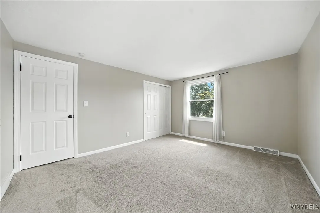 292 Oakbrook Drive, Amherst, New York 14221, Amherst, New York 14221, 3 Bedrooms Bedrooms, 11 Rooms Rooms,2 BathroomsBathrooms,Residential,Closed,292 Oakbrook Drive, Amherst, New York 14221,0,B1629356