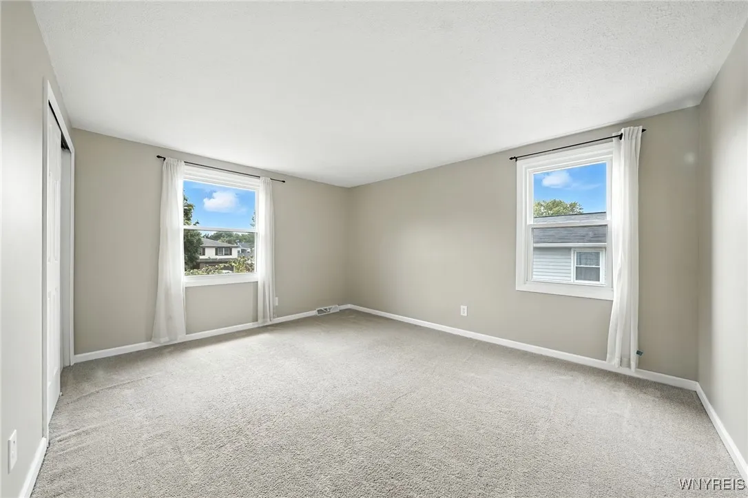 292 Oakbrook Drive, Amherst, New York 14221, Amherst, New York 14221, 3 Bedrooms Bedrooms, 11 Rooms Rooms,2 BathroomsBathrooms,Residential,Closed,292 Oakbrook Drive, Amherst, New York 14221,0,B1629356