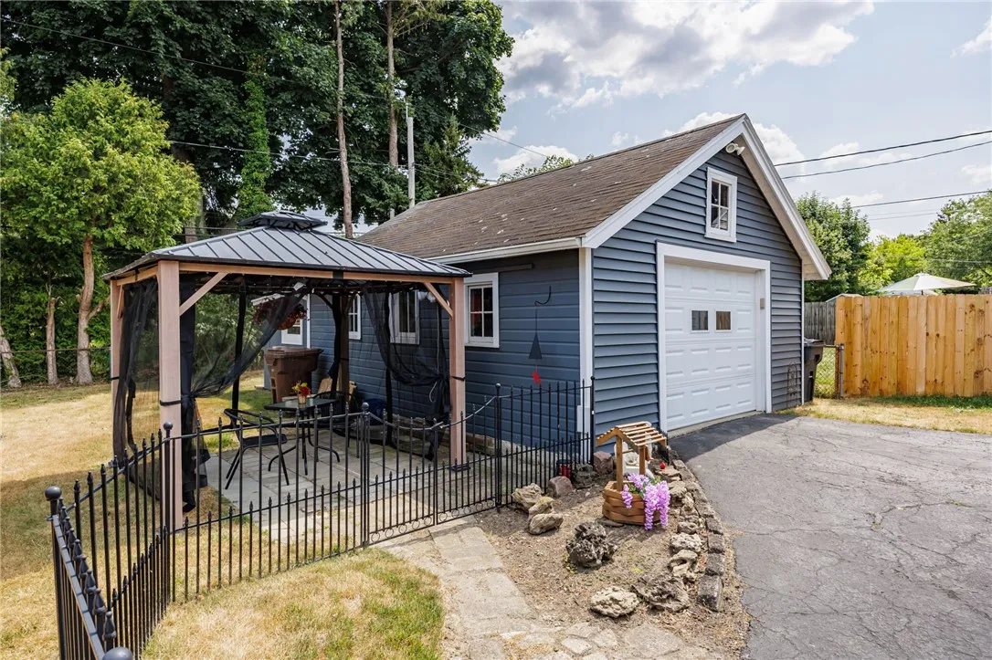 96 Ridgecrest Road, Greece, New York 14626, Greece, New York 14626, 2 Bedrooms Bedrooms, 5 Rooms Rooms,1 BathroomBathrooms,Residential,Closed,96 Ridgecrest Road, Greece, New York 14626,0,R1629399