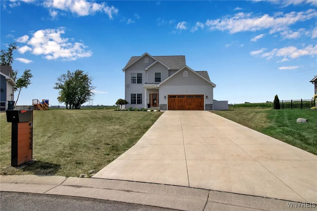 3320 Colleen, Wheatfield, New York 14132, Wheatfield, New York 14132, 3 Bedrooms Bedrooms, 9 Rooms Rooms,2 BathroomsBathrooms,Residential,For Sale,3320 Colleen, Wheatfield, New York 14132,B1629438