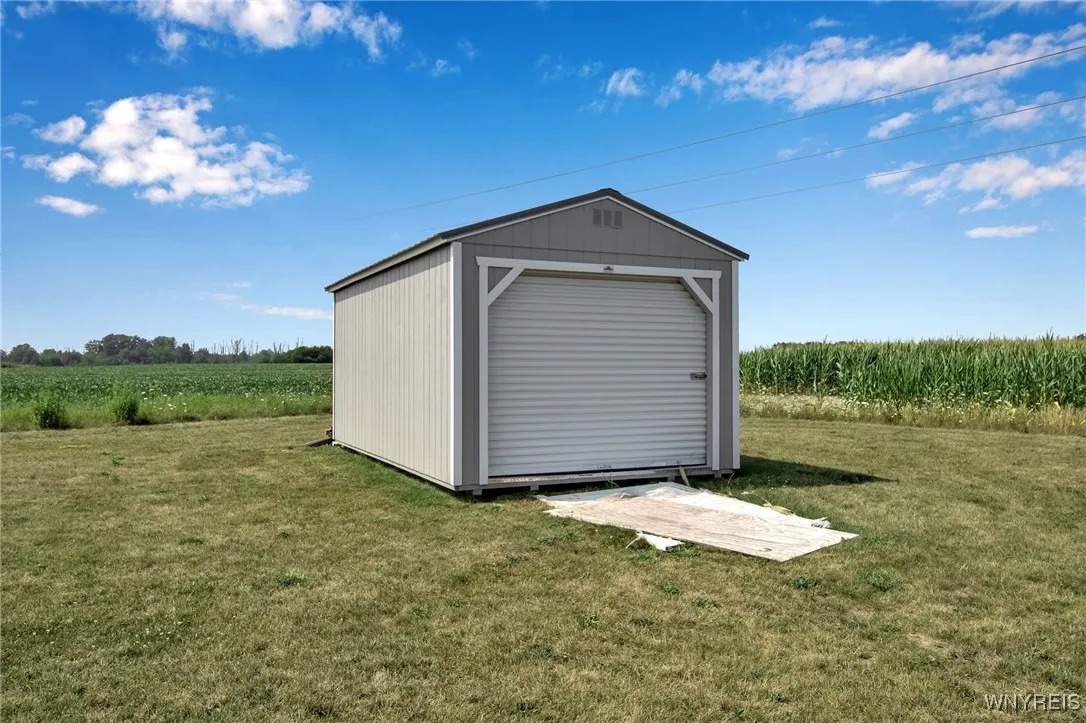 3320 Colleen, Wheatfield, New York 14132, Wheatfield, New York 14132, 3 Bedrooms Bedrooms, 9 Rooms Rooms,2 BathroomsBathrooms,Residential,For Sale,3320 Colleen, Wheatfield, New York 14132,B1629438