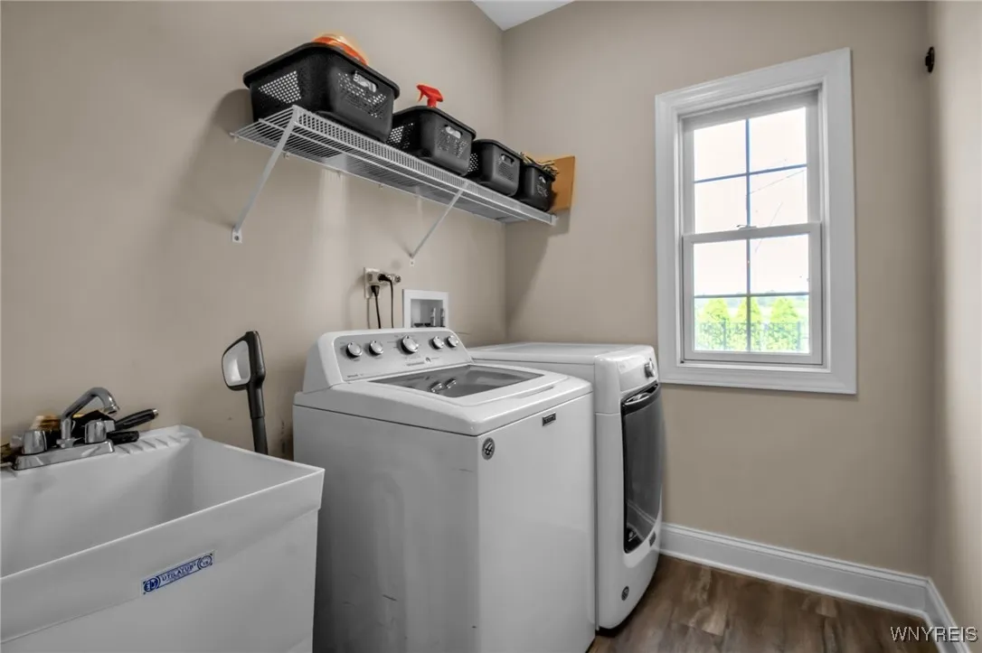 3320 Colleen, Wheatfield, New York 14132, Wheatfield, New York 14132, 3 Bedrooms Bedrooms, 9 Rooms Rooms,2 BathroomsBathrooms,Residential,For Sale,3320 Colleen, Wheatfield, New York 14132,B1629438
