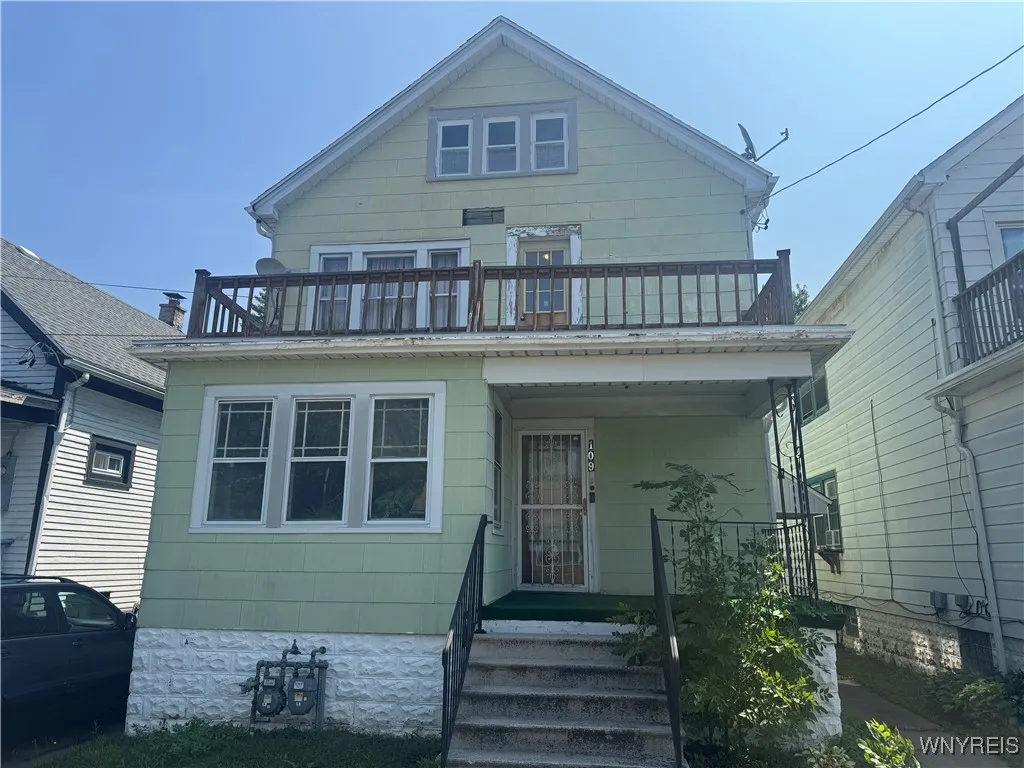 109 Newburgh Avenue, Buffalo, New York 14211, Buffalo, New York 14211, 4 Bedrooms Bedrooms, ,2 BathroomsBathrooms,Residential,Closed,109 Newburgh Avenue, Buffalo, New York 14211,0,B1629500